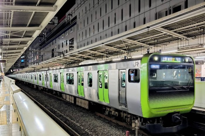 東京跨年夜有電車嗎？2025–2026 年 JR 與山手線是否通宵、末班車時間一次看