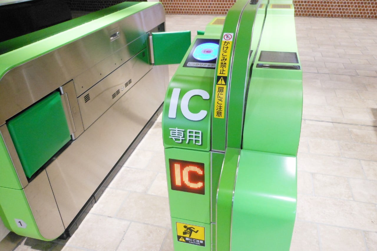 東京車站閘門 IC 感應區特寫