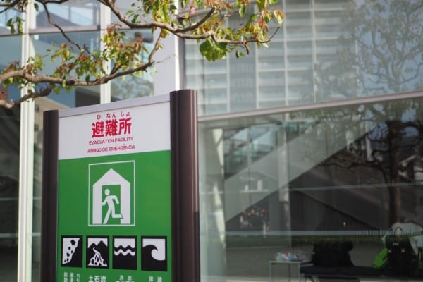 日本街頭的避難所指示牌