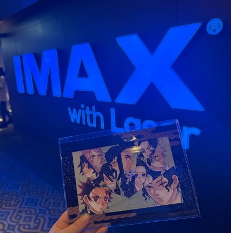 IMAX 影廳前手持鬼滅之刃無限城篇第一章第一波入場特典