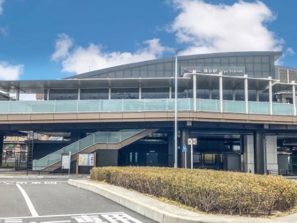 相鐵本線瀨谷站站前